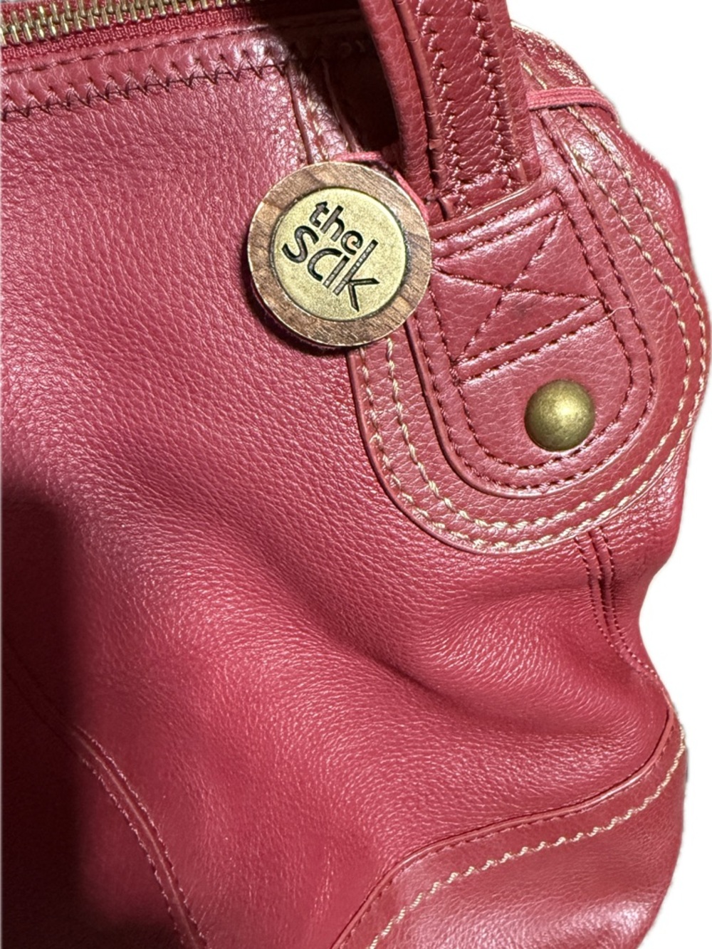 P028- The sak Classic Red Leather Shoulder Bag with brass accents - Picture 2 of 3